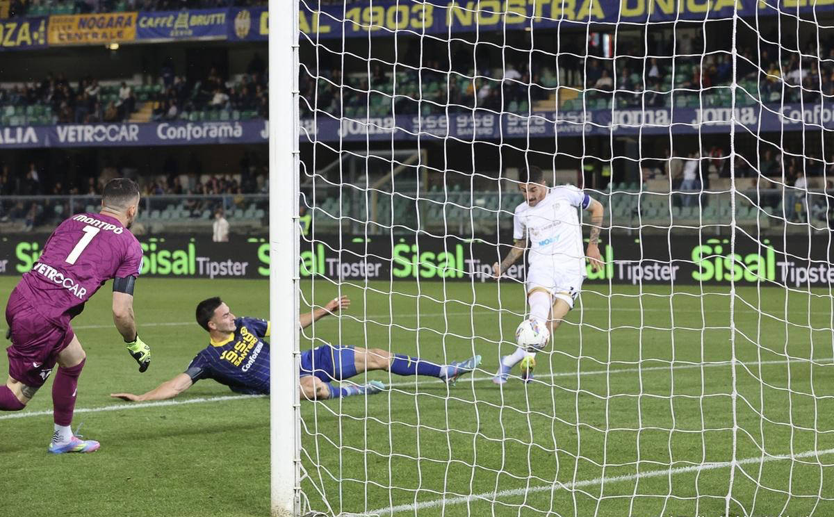 墨西哥男篮碾压塞尔维亚男篮，加里纳利统治全场