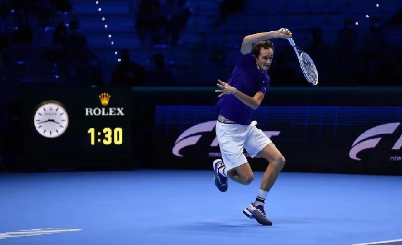 世界网球队力克美国网球队，梅德韦杰夫三分雨点燃全场的简单介绍