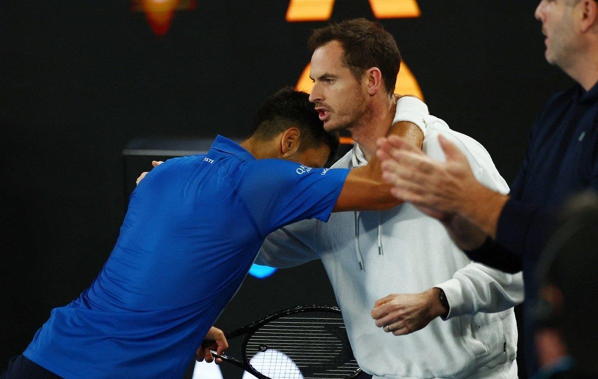 包含法国网球队碾压澳大利亚网球队，兹维列夫统治全场的词条