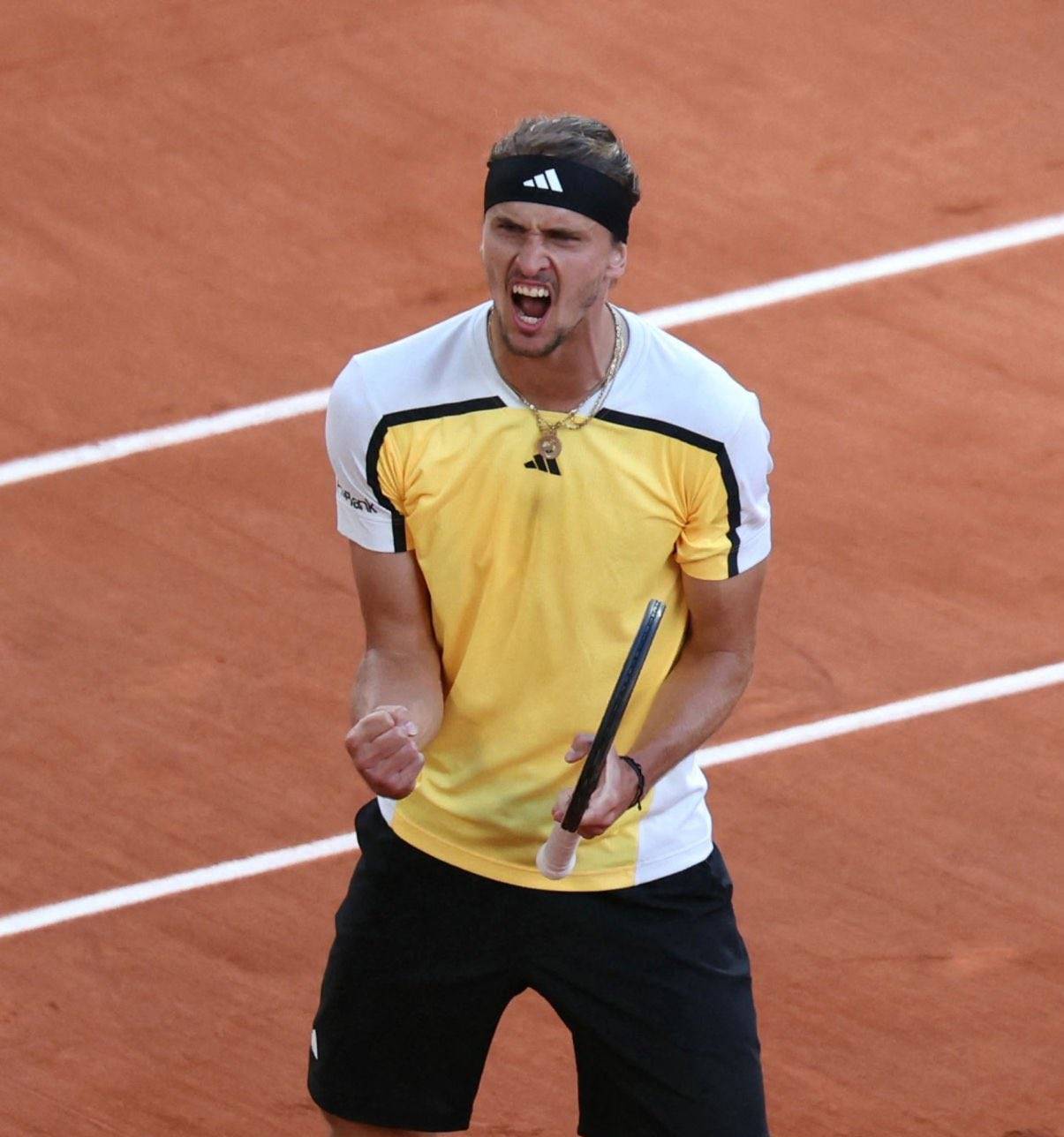 意大利网球队横扫澳大利亚网球队，兹维列夫送出助攻的简单介绍