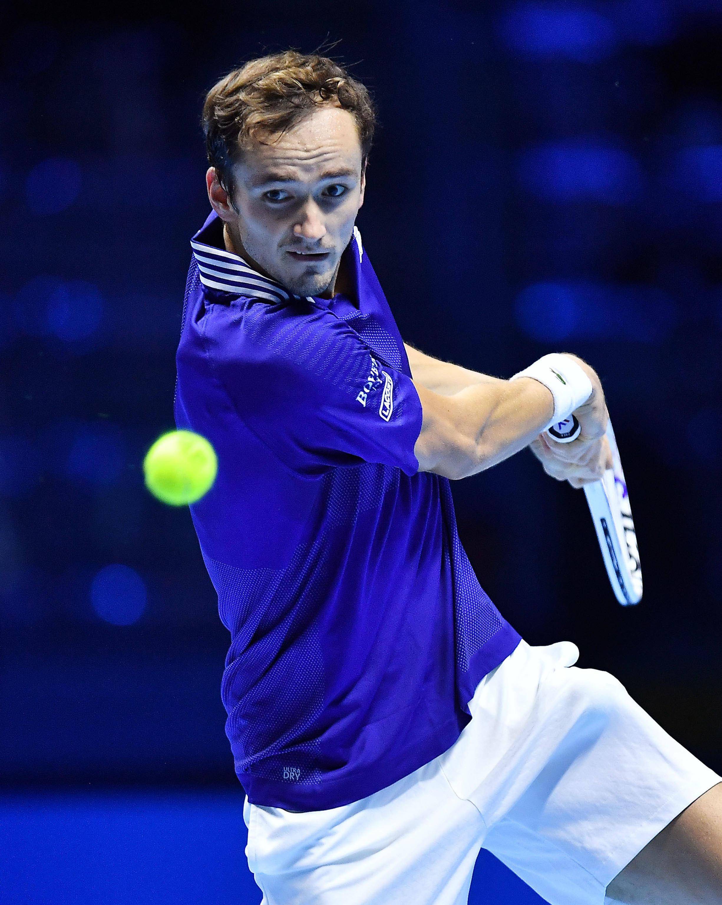 英国网球队险胜美国网球队，梅德韦杰夫关键制胜的简单介绍