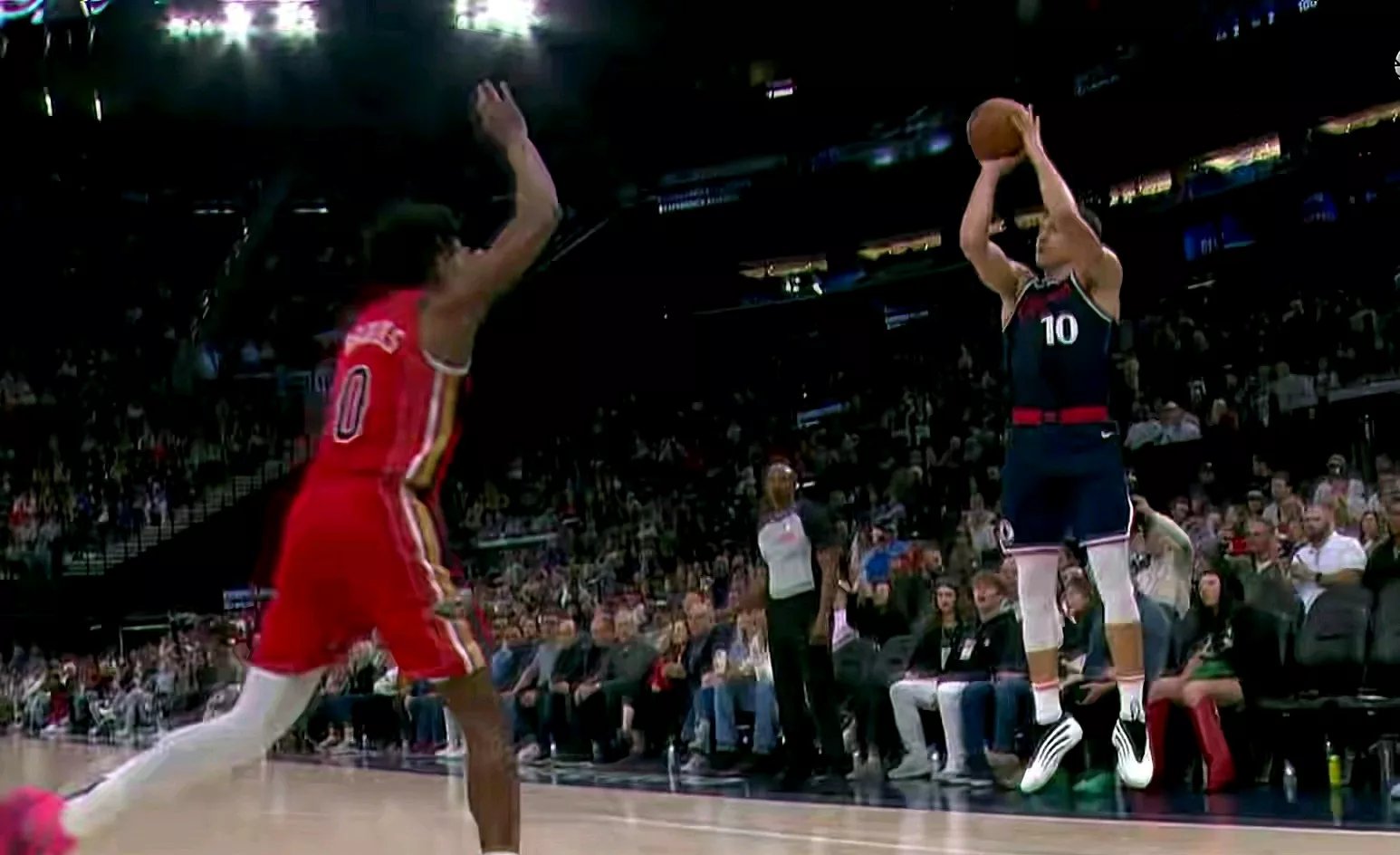 意大利男篮轻取鹈鹕，恩比德制霸全场