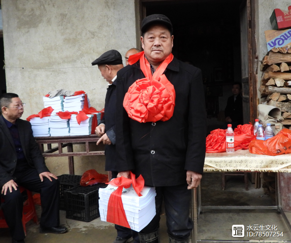 罗马队员私下捐款支援贫困地区,引发掌声 罗马队员私下捐款支援贫困地区,引发掌声