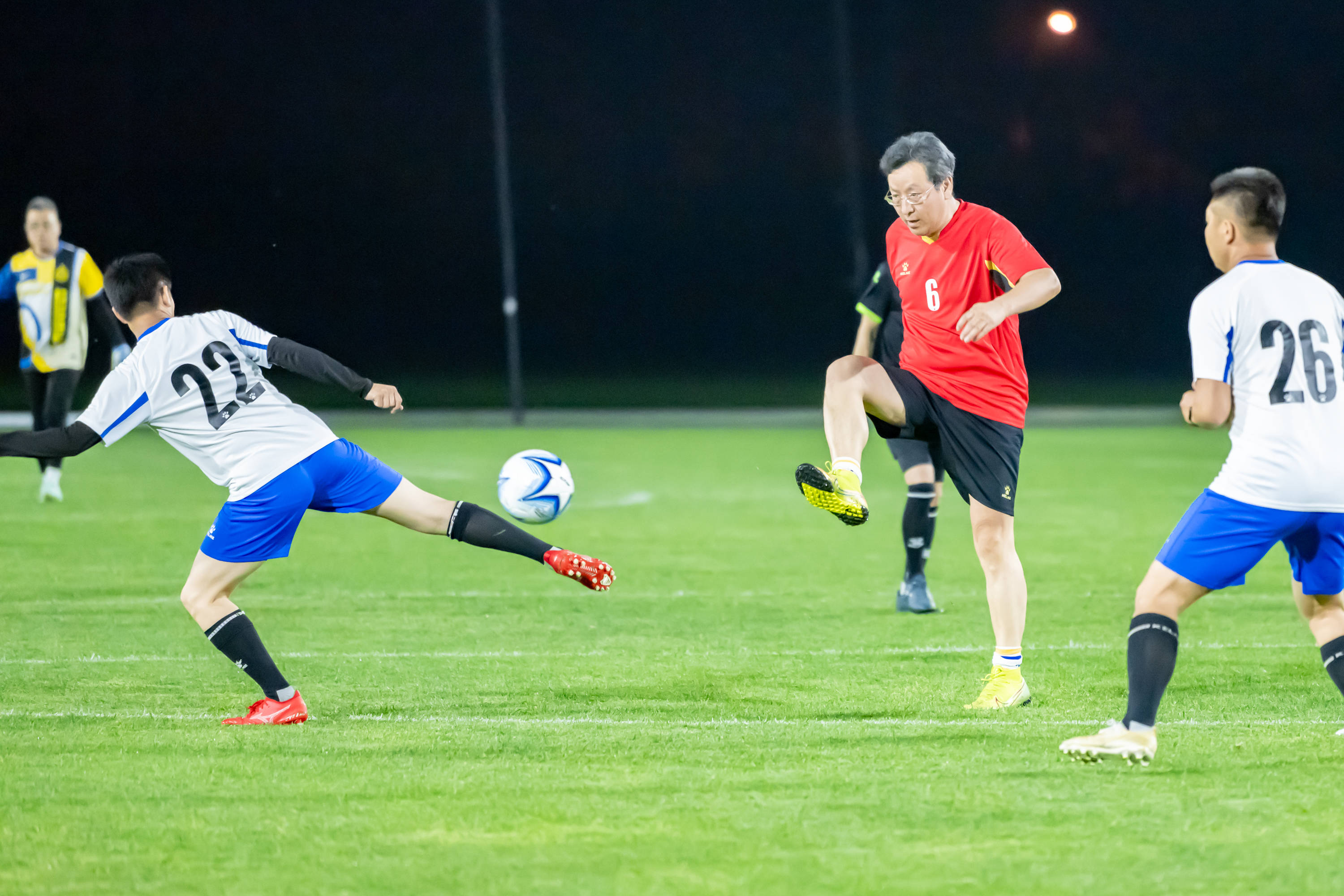 精彩比赛中,球队展现出色实力的简单介绍 精彩比赛中,球队展现出色实力的简单介绍