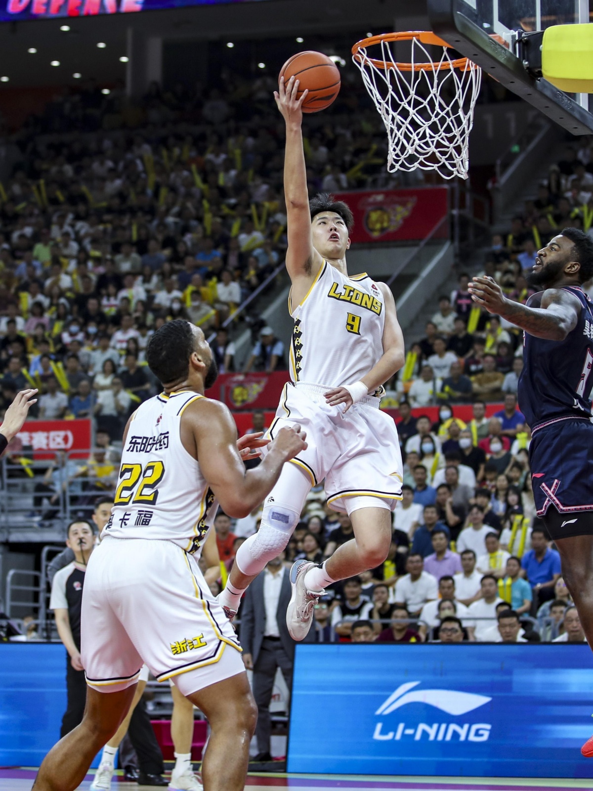 掘金力克广州队，孙铭徽带队取胜的简单介绍