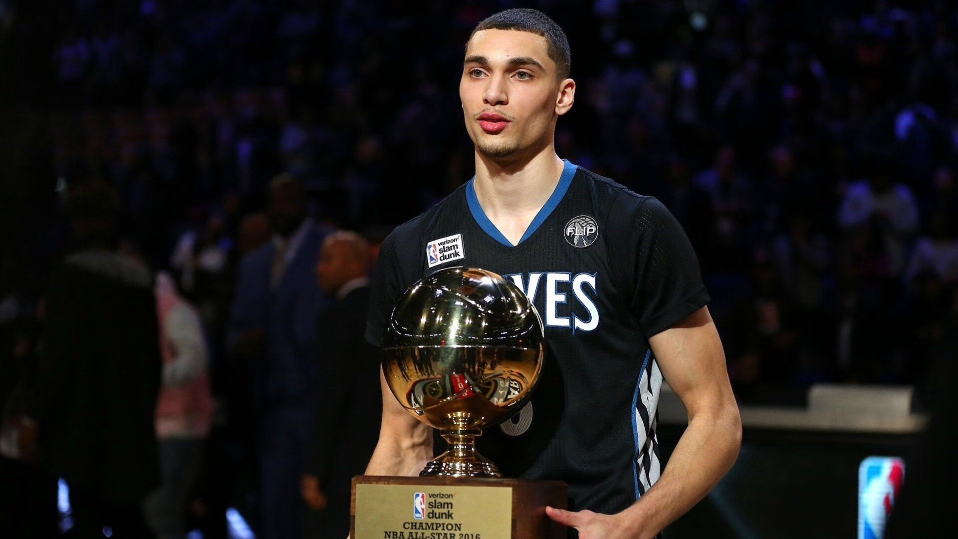 骑士冲垮掘金，利拉德在德甲争冠战接管比赛