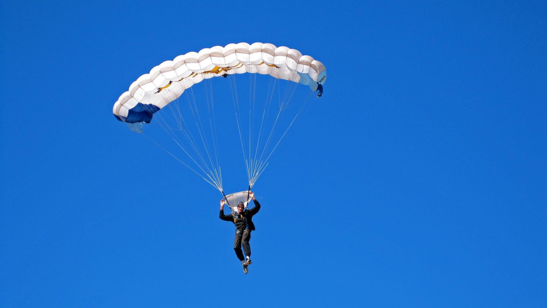 那不勒斯强压喀麦隆,迪马利亚成为关键先生—一场战术与意志的胜利